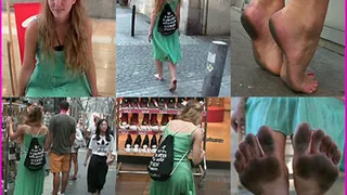 Felize's Beautiful Bare Feet in the City