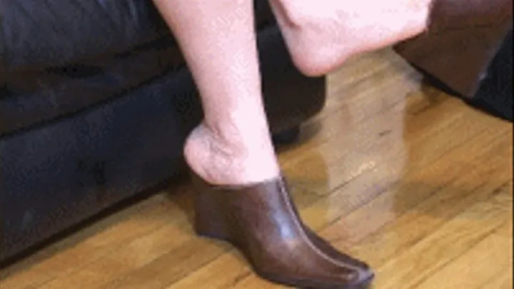 Brown leather mules bare feet dip & dangle (a)