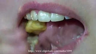 Eating and chewing fries