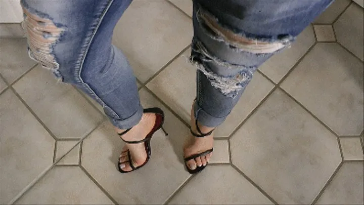 SexyStilettoSandalsAndJeans