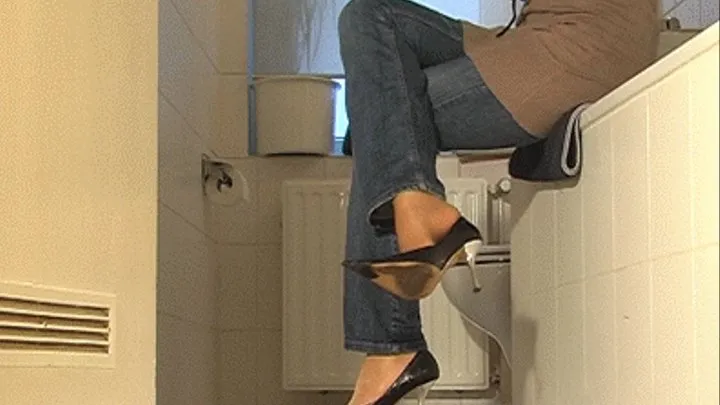 BathroomDangler