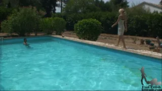 Lydie foot worship in the swimming-pool