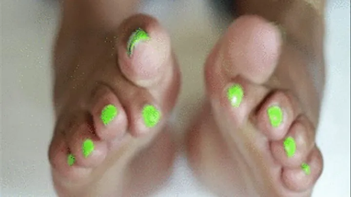 Lovely Green Toenails