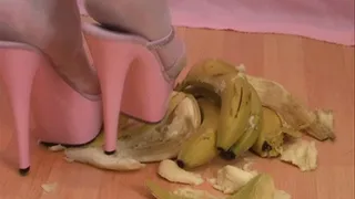 Bananas crushing in pink shoes 1