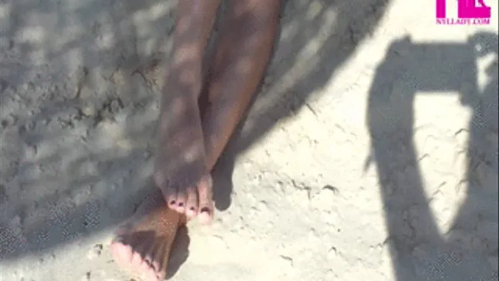 Nyllady's bare feet being tickled on the beach