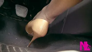 Driving in lovely beige high heeled pointed pumps RETRO
