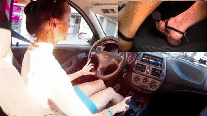 Driving and handjob to gear stick in black Estradà flops