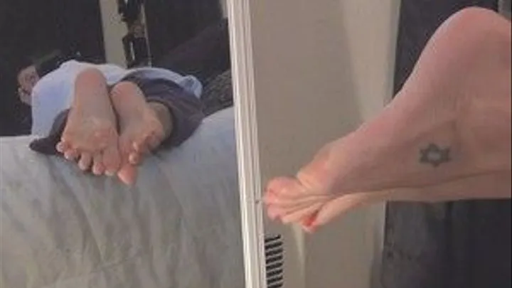 Jessica's Sick Feet (Big Screen Widescreen)