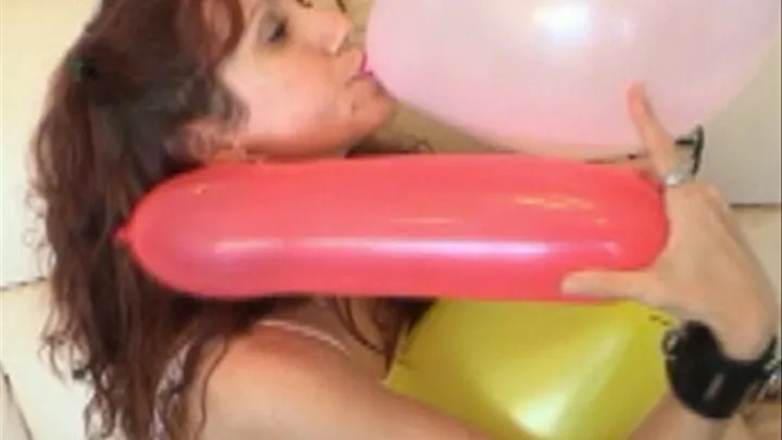 Sexy Saia's Balloon Fun! (Part 1)