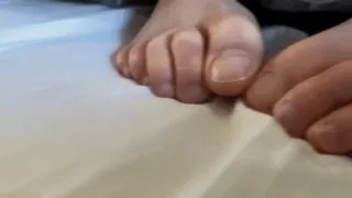 MASSIVE CUMSHOT OVER TOES