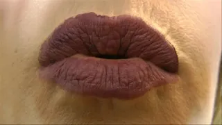 Hot Lips Full Screen