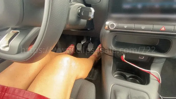 Joyce in leather skirt and white blouse and pink heels drives the Citroën C3 - Part 1
