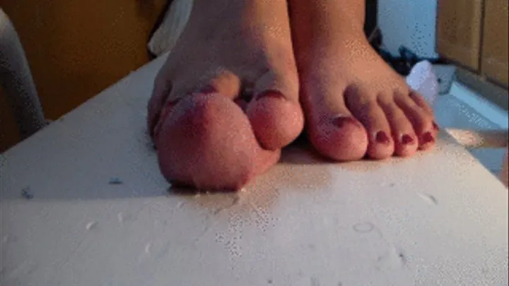 Blowing cum under Kim's soft college barefeet!