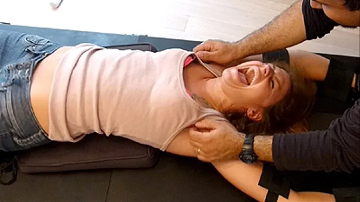 THE INSANELY TICKLISH STUDENT AGATHE LOSES CONTROL : UPPERBODY PUNISHMENT