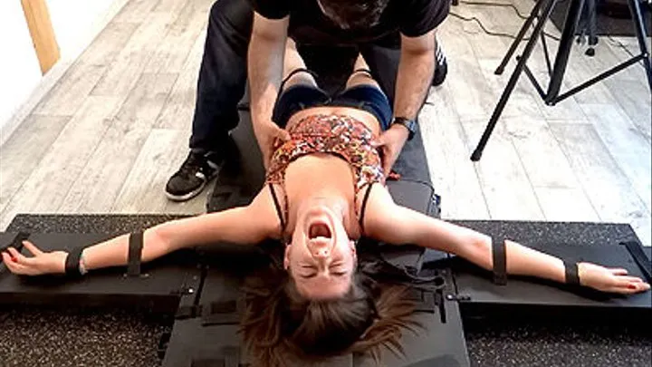 HYSTERICALLY TICKLISH 19 YEARS OLD SOPHIA IS PUSHED TO HER LIMITS : UPPERBODY TICKLING