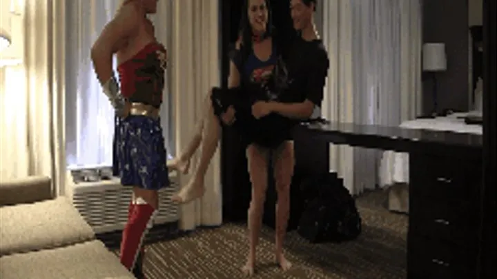 Wonder Woman & Supergirl perform Lifts!