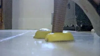 Lemon crushing