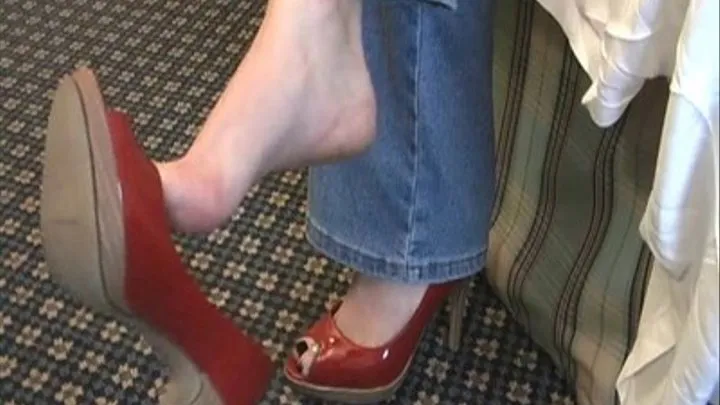 Peep-Toe Dangling in Red