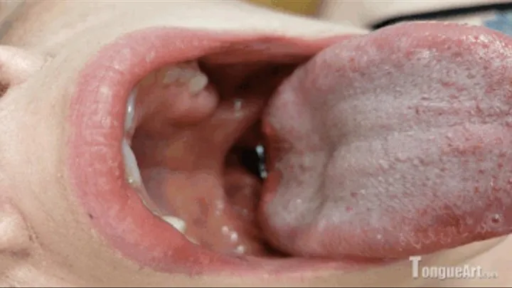 Riann Nova "Tongue Art"