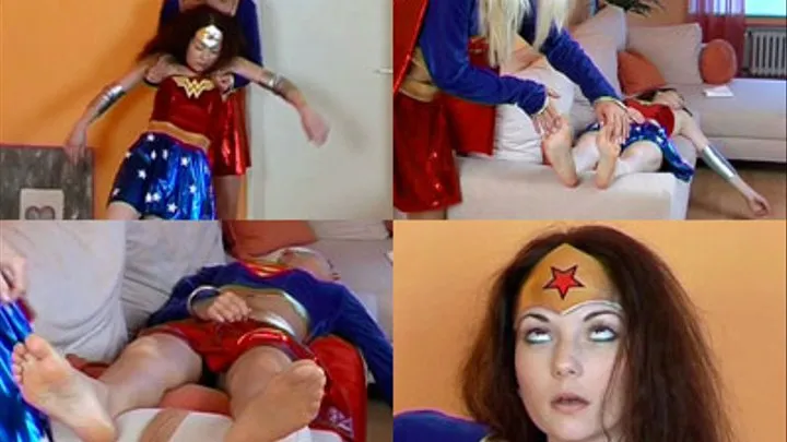 Candy & Chris - Supergirl vs Wonder Woman