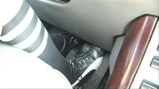 PEDAL PUMPING ON MY RANGE ROVER WITH PUMA SHOES AND TURBOSOX