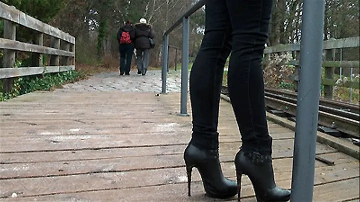 Booties In A Park 3 480x576