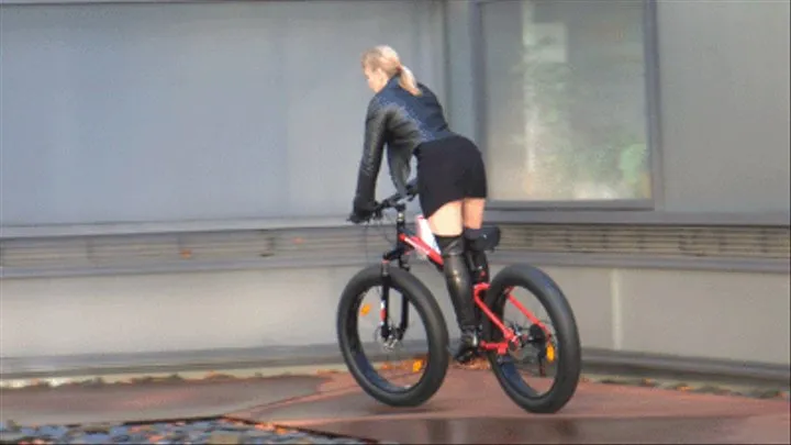 Neele - Bike And Overknees