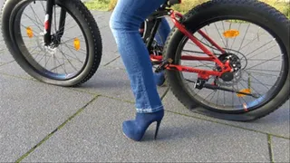 Neele - Cycling With An Slow Puncture - Part2
