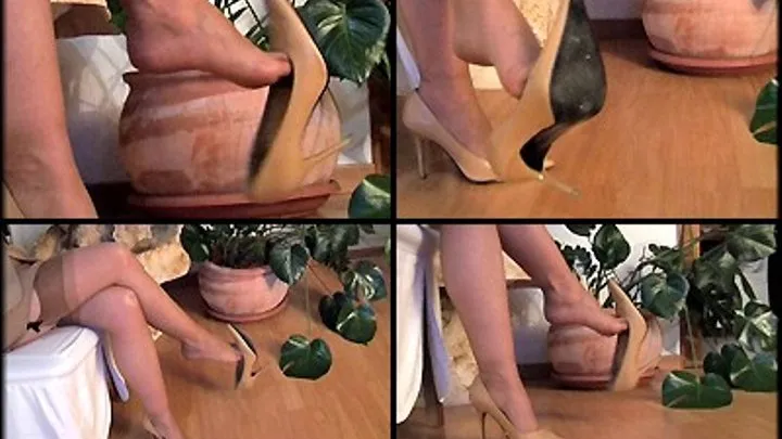 Real Nylons & Classic Pumps - Dangling - Part 1