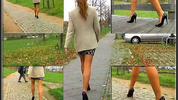 Black Pumps II - Walking