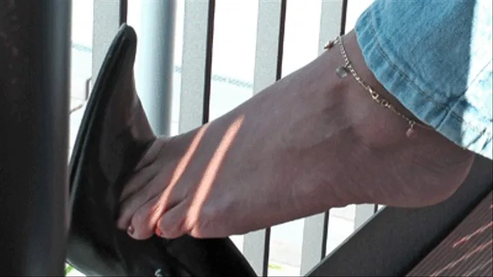 ShoePlay Under The Table - In The Café