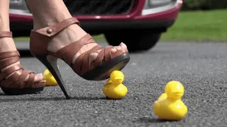 Lady Roxanne clip 8 - Duck Car Crush - PIP