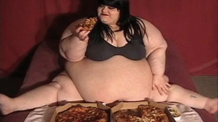 SSBBW Candy Loves Her Fatty Pizza