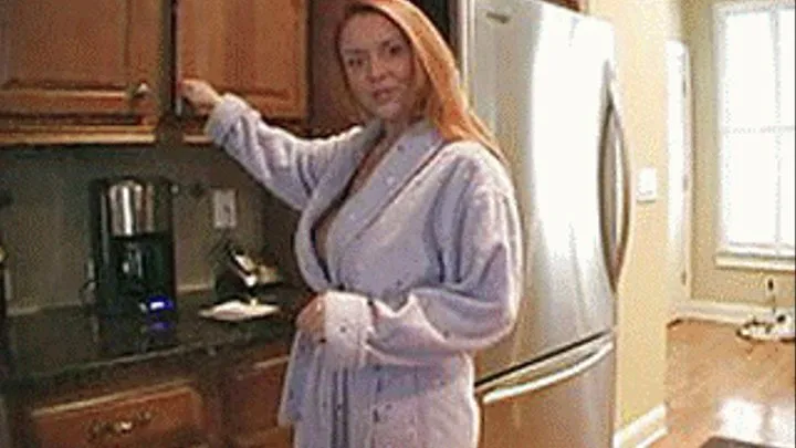 Rich housewife invites her dirty over to pound her in the kitchen - high