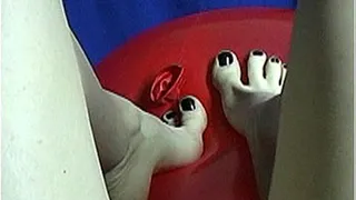 Adele's Pretty Painted Toes