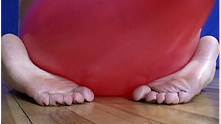 Adele's Cute Toes Play With A Balloon