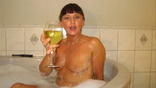 Lady Yvonne in: A bath for me - Pee for you