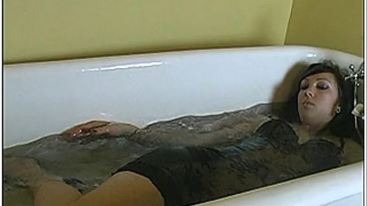 Wet Pantyhose In The Tub