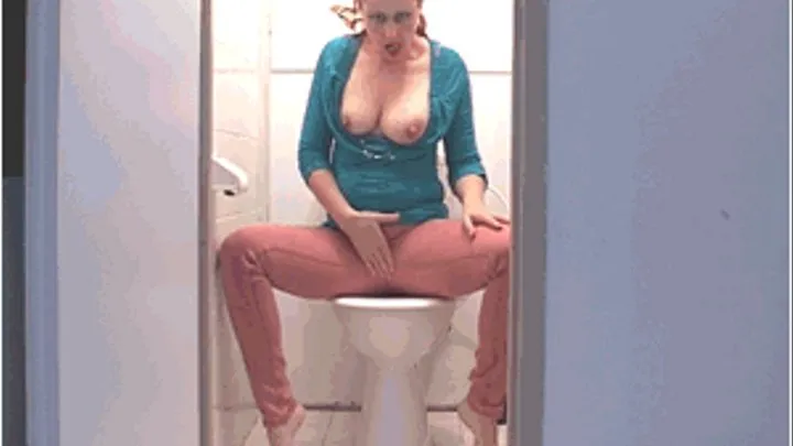 I LOVE TO PEE IN MY TIGHT JEANS 02 - Toilet Fetish