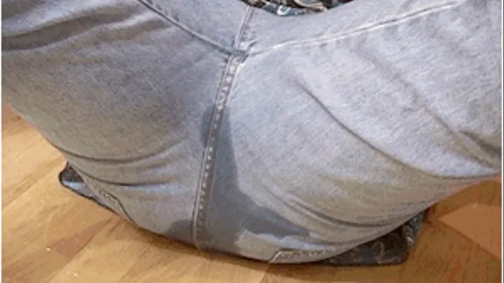 MY WATER BREAKS UNDER THE TABLE 01 - Jeans Wetting