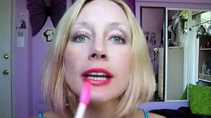 Liz trys her various Lipstick Colors Close Up