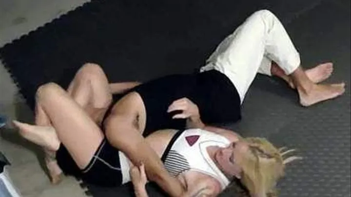 Woman vrs Man Grappling demonstration