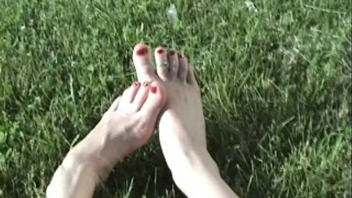 Grass Feet- Mini Clip 3