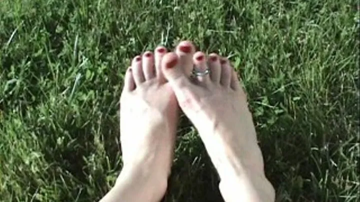 Grass Feet- Mini Clip 2