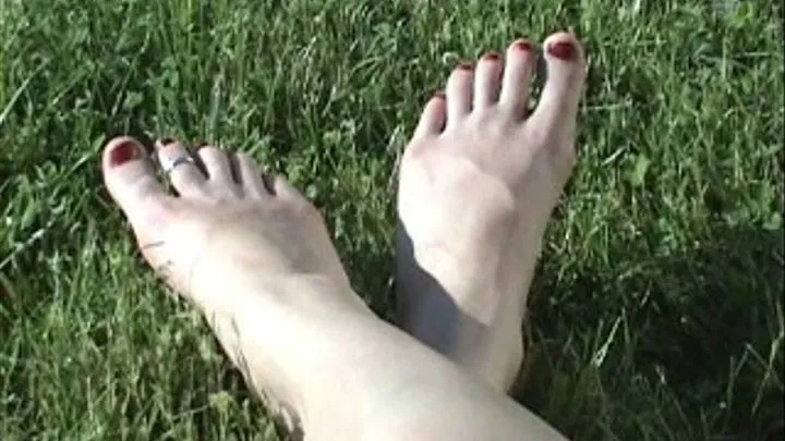 Grass Feet- Mini Clip 1