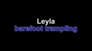 Leyla barefoot trampling