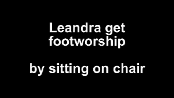 Leandra get footworshi by sitting on a chair