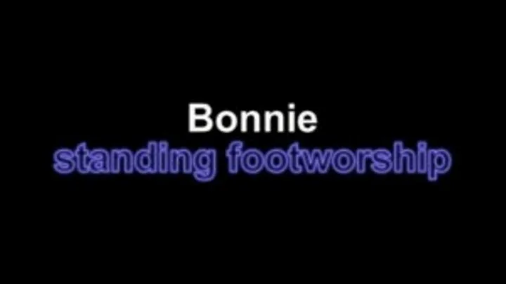 Bonnie standing footworship