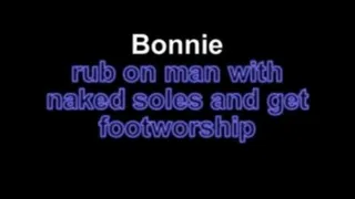 Bonnie rub on man with naked soles and get footworship