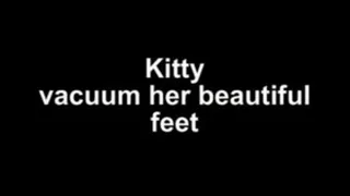 Kitty vacuum her feet with ground nozzle!